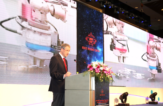 2016IEEE機(jī)器人與仿生學(xué)國(guó)際會(huì)議在青島舉行