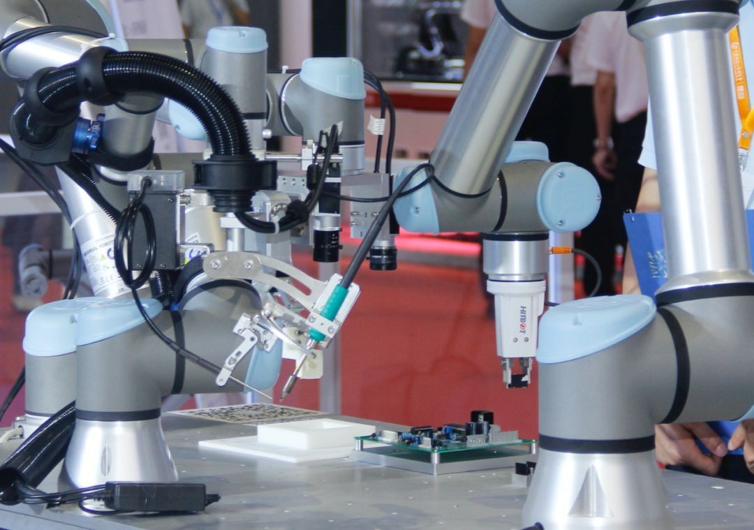 人機(jī)協(xié)作大勢(shì)成趨，誰(shuí)將成為下一個(gè)王者？