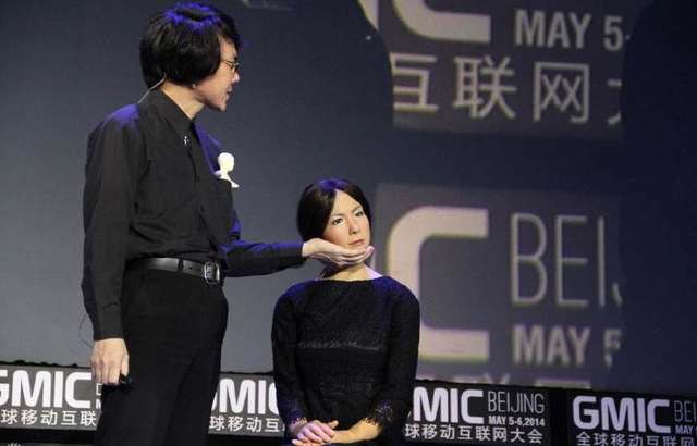 世界三大網(wǎng)紅：索菲亞備受爭(zhēng)議，最美機(jī)器人在中國(guó)