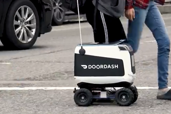 美國送餐機器人爆炸，電池成罪魁禍首？