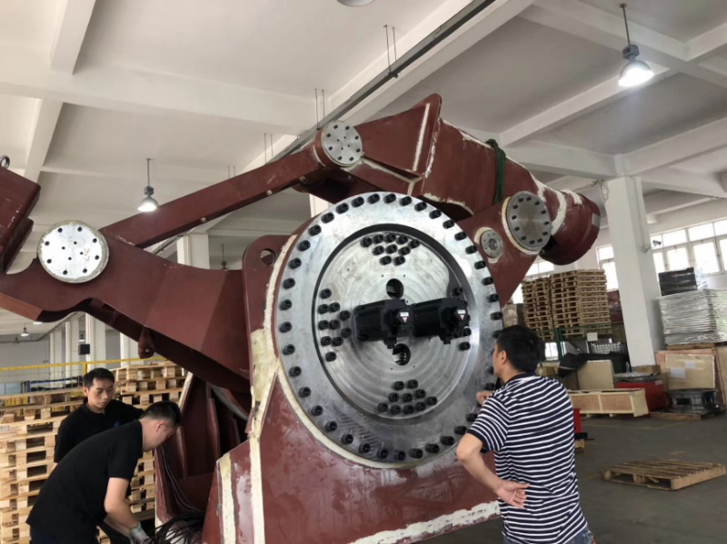 埃森展現(xiàn)24噸超巨型機器人，市場意欲何為？